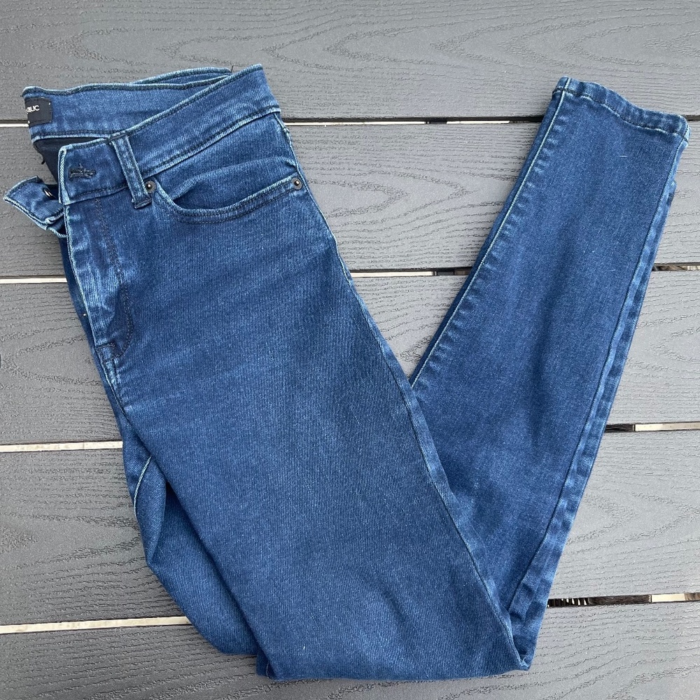 Banana Republic womens skinny jeans, size 28/6